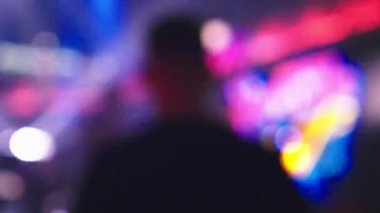 Bulanık aydınlatma arka plan için bir gece kulübünde. Düşük ışık görüntü tonda. Bokeh arka plan kavramı için.