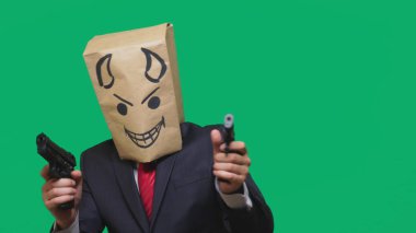 duygu, jest kavramı. bir paket bir boyalı gülen kızgın, kurnaz, haset, şeytan, elinde tabanca ile kafasına bir adamla