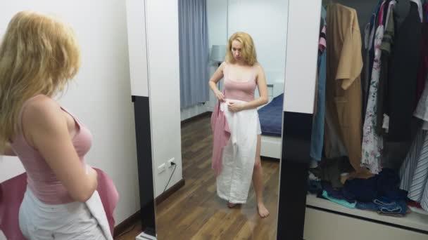 Clothing Wardrobe Fashion Style Concept People Puzzled Blonde Makes Choice — Stock Video