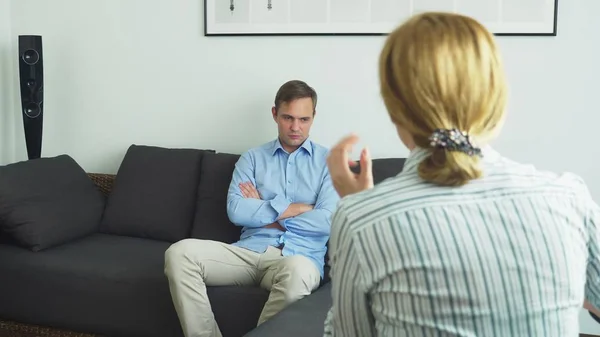 Medical concept with psychologist visit. woman psychologist gives psychological counseling to a young man — Stock Photo, Image