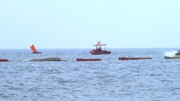 Su sporları. Su sporları motor sporları yarışmaları Tayland, Pattaya şehir, 7 Aralık 2018. — Stok video