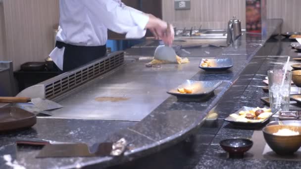 Cocina coreana parrilla, asiático comida tribunal . — Vídeo de stock