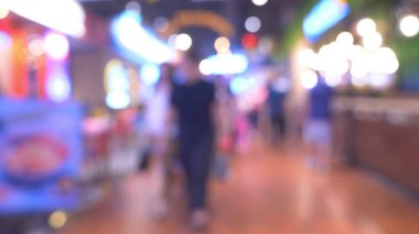 insanlar alışveriş merkezinde yürüyen ufuk kalabalık