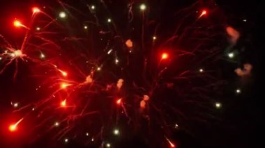 Gece gökyüzünde renkli havai fişek soyut. arka plan kopya alanı.