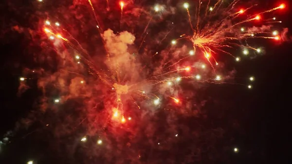 Fuegos artificiales de colores abstractos en el cielo nocturno. copia de fondo espacio — Foto de Stock