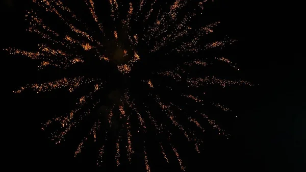 Αφηρημένη χρωματιστό πυροτεχνημάτων στον ουρανό τη νύχτα. χώρο αντίγραφο φόντο — Φωτογραφία Αρχείου