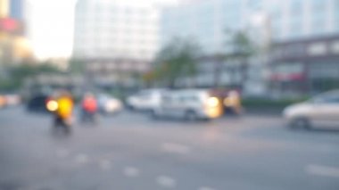 arka plan bulanık, işlek yol, araba devre