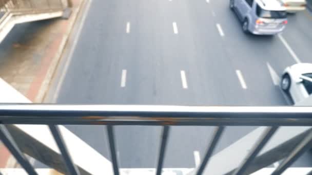 Размытый фон, оживленная дорога, автотрасса — стоковое видео
