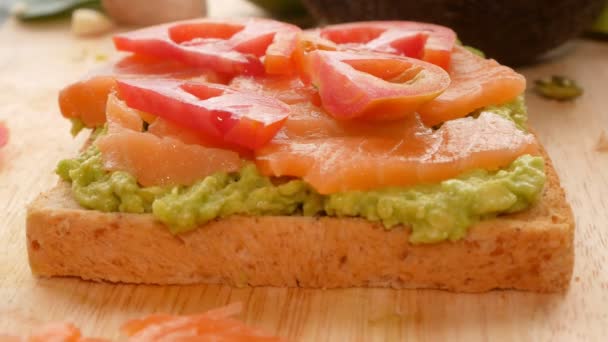 Avocado. concept of healthy eating and healthy lifestyle. cooking avocado sandwiches. — Stock Footage Avocado. concept of healthy eating and healthy lifestyle. cooking avocado sandwiches. Stock Footage