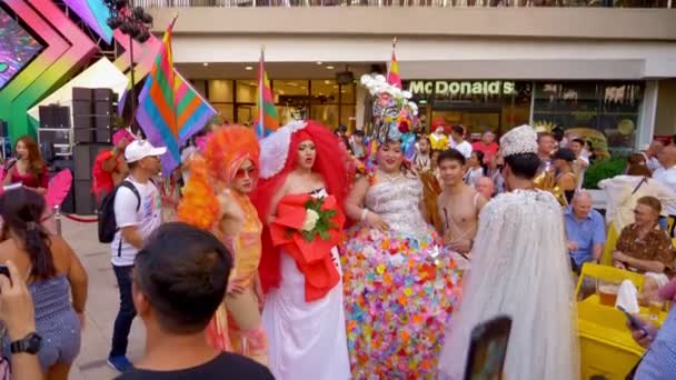 Editoriale. Thailandia, Pattaya. 9 febbraio 2009. parata gay. Le persone LGBT-oriented partecipano al Rainbow Parade Festival — Video Stock