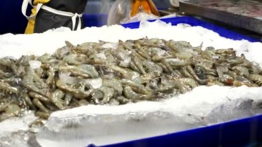 Taze deniz ürünleri ile geleneksel Tay deniz gıda pazarı