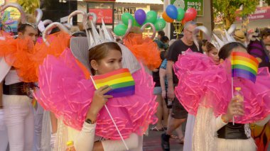 yazı işleri. Tayland, Pattaya. Şubat 9, 2009. gay geçit. LGBTT odaklı insanlar Rainbow Parade festivale katılmak
