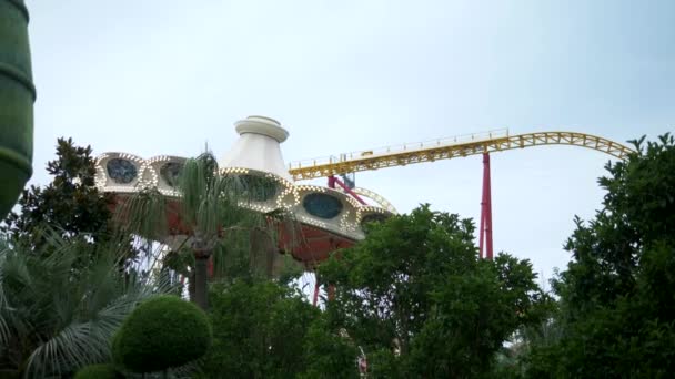 Ekstremalne Roller Coaster. zbliżenie, szczegóły. — Wideo stockowe