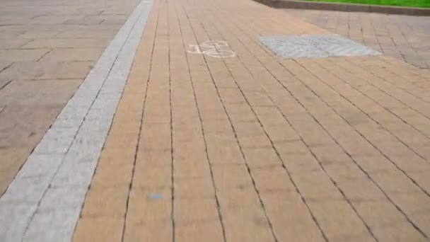 Traffico su pista ciclabile, pista ciclabile, cartello o icona della bicicletta . — Video Stock