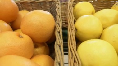 Taze Portakal Arka Plan. Close. süpermarkette tezgahta portakal