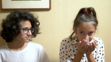 Geleneksel Çin çay töreni. çay kokusu teneffüs işlemi