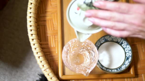 Traditionele Chinese theeceremonie. Goji Berry thee en dessert. — Stockvideo