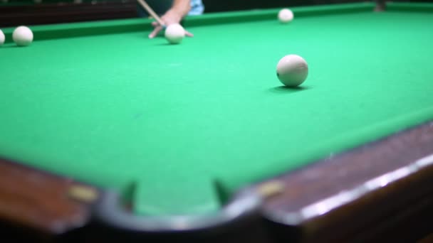 Billiards. Close-up. man hand with cue and white ball on a green pool table. copy space — Stock Video