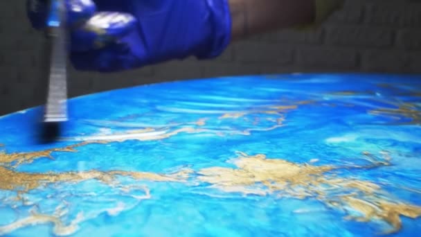 Superclose-up. trendy achtergrond. gekleurd epoxy op doek. handgemaakt — Stockvideo