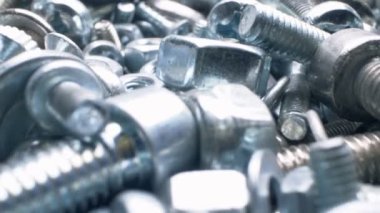 Çok yakın. somun ve cıvata parçaları, bir yığın bağlayıcılar