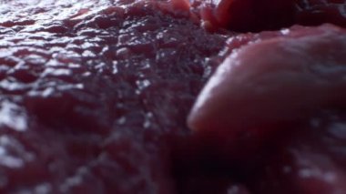 Çok yakın. Çiğ bifteğin detayları. yiyecek arka planı