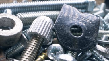 Çok yakın. somun ve cıvata parçaları, bir yığın bağlayıcılar