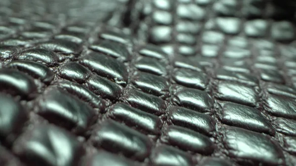 Súper cerca. detalles teñidos de piel de cocodrilo. fondo textil — Foto de Stock