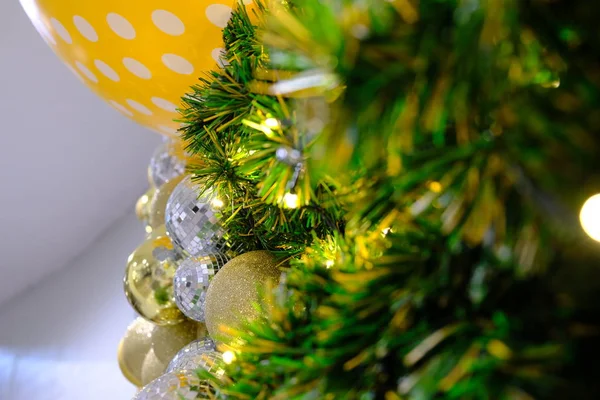 Χριστουγεννιάτικο δέντρο με ασημένιο Μπάμπλ — Φωτογραφία Αρχείου