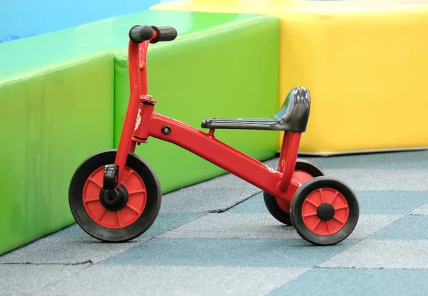 Retro Triciclo Vermelho da Criança — Fotografia de Stock