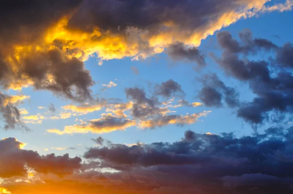 Storm clouds in a colorful sunset — Stock Photo, Image