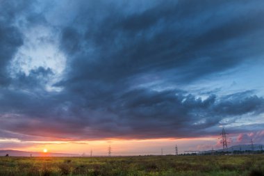 Erken sonbaharda renkli gün batımı