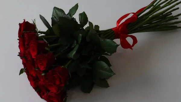 Букет Красных Роз Светлом Фоне — стоковое фото