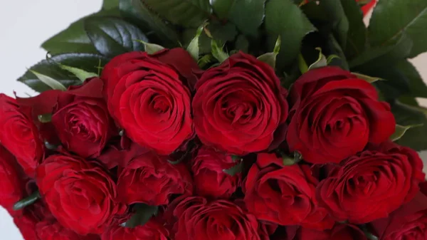 Букет Красных Роз Светлом Фоне — стоковое фото
