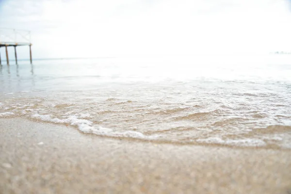 Calm Sea Small Waves Clear Transparent Water Small Sand Shore — Stock Photo, Image