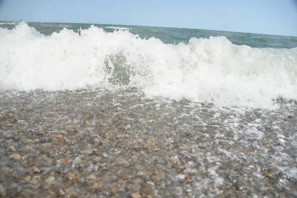 Pendant Journée Les Vagues Mer Les Éclaboussures Petites Gouttes Tombent — Photo