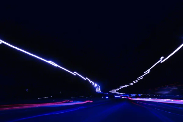 Вогні Фари Автомобілів Вогні Вуличних Ліхтарів Малюють Кольорову Доріжку Темряві Ліцензійні Стокові Фото