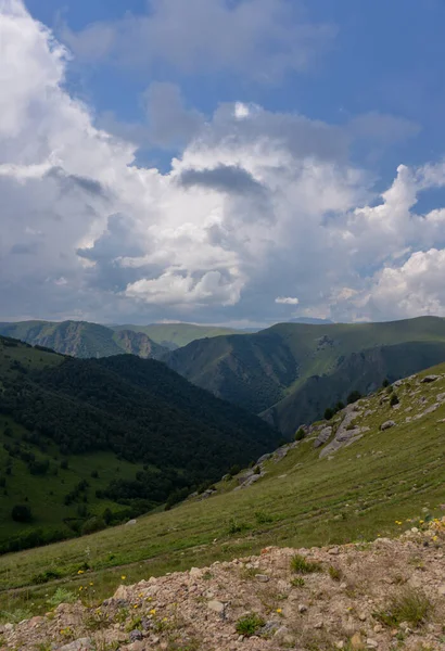 Plate Forme Est Inégale Sinueuse Traverse Les Montagnes Les Falaises — Photo