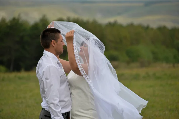 Jovem Casal Celebra Seu Aniversário Casamento Último Auto Isolamento Eles — Fotografia de Stock