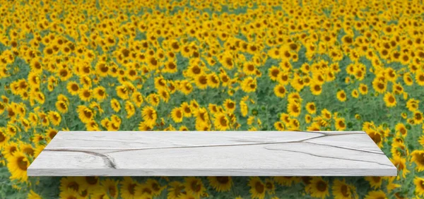 Parte Superior Vacía Mesa Blanca Con Fondo Girasol Para Montaje — Foto de Stock