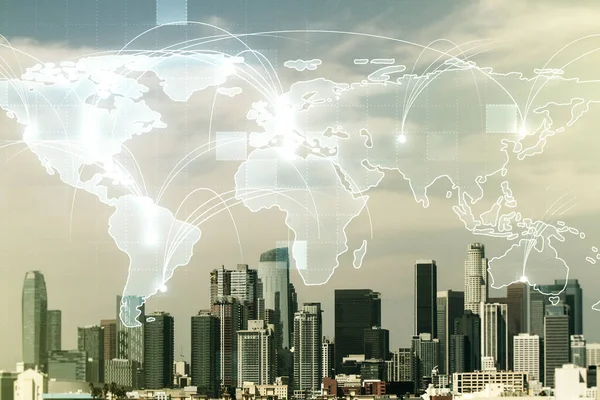 Ologramma grafico astratto della mappa del mondo digitale con connessioni su sfondo urbano di Los Angeles, concetto di globalizzazione. Multiesposizione — Foto Stock
