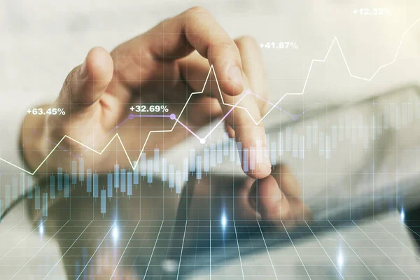 Multibelichtung abstrakter, kreativer Finanzgrafik mit Fingerdrücken auf einem digitalen Tablet über Hintergrund, Devisen und Anlagekonzept — Stockfoto