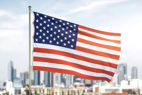 Gündüz vakti bulanık siluet arkaplanında ABD bayrağı — Stok fotoğraf
