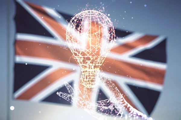 Ologramma astratto della lampadina virtuale sulla bandiera della Gran Bretagna e sullo sfondo blu del cielo, concetto di idea. Multiesposizione — Foto Stock
