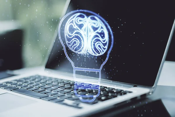 Conceito de ideia criativa com lâmpada e ilustração do cérebro humano no laptop moderno. Redes neurais e conceito de aprendizado de máquina. Multiexposição — Fotografia de Stock