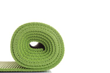 Yeni yeşil yumuşak Yoga mat. Stüdyo izole üzerinde beyaz arka plan vurdu