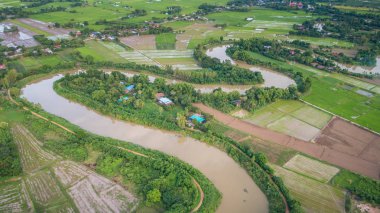 Sukhothai, Thailand Yom nehirde. Sinek dron üzerinden havadan görünümü