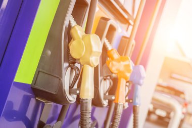 Renkli yakıt pompaları/yakıt meme Tayland benzin istasyonunda