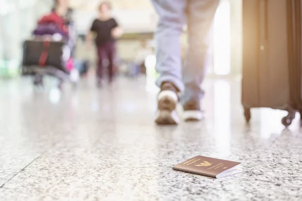 Οι ταξιδιώτες έχασαν το διαβατήριό τους στο αεροδρόμιο — Φωτογραφία Αρχείου
