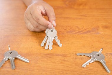 Ev gümüş anahtar seti el seçimi