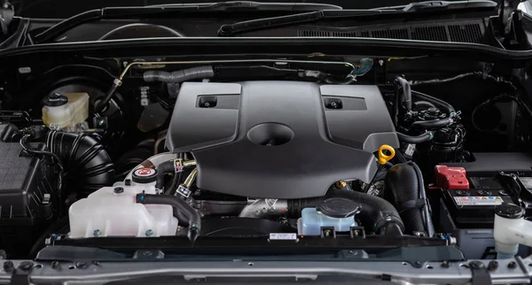Детали нового двигателя автомобиля — стоковое фото